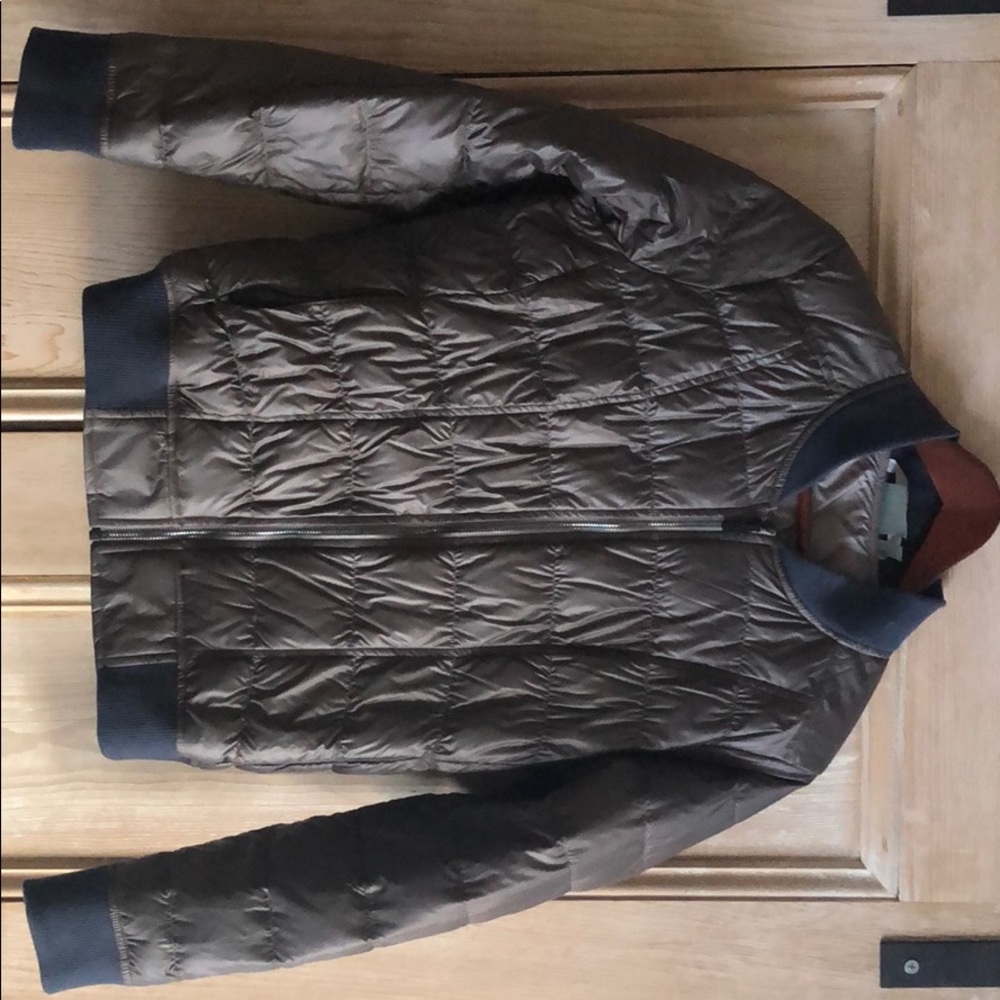 Athlete thin down jacket